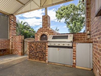 16 Cairncross  Street, Beresford WA 6530