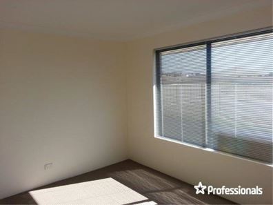 8 Stormking Loop, Wandina WA 6530