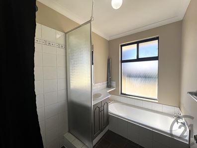 69 Glenfield Drive, Australind WA 6233