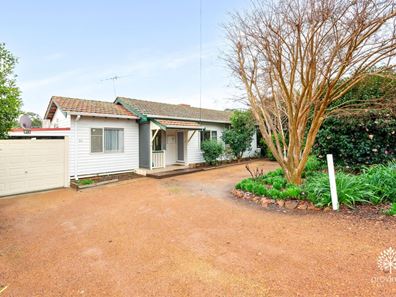 34 Lyndhurst Road, Kalamunda WA 6076