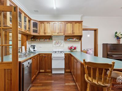 34 Lyndhurst Road, Kalamunda WA 6076