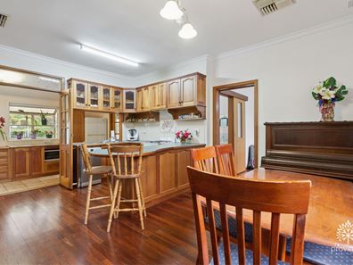 34 Lyndhurst Road, Kalamunda WA 6076