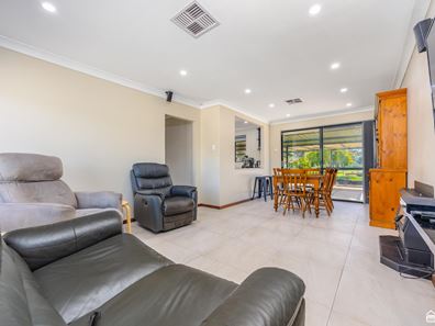 27 St Georges Avenue, Champion Lakes WA 6111