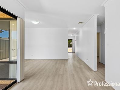 4/52 Fifth Rd, Armadale WA 6112