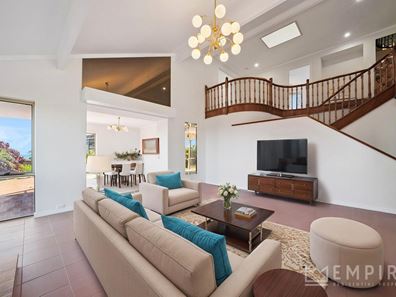 8 Airlie Place, Coogee WA 6166