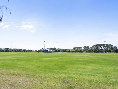 2 Anitra Court, Sorrento WA 6020