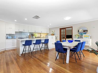 2 Anitra Court, Sorrento WA 6020