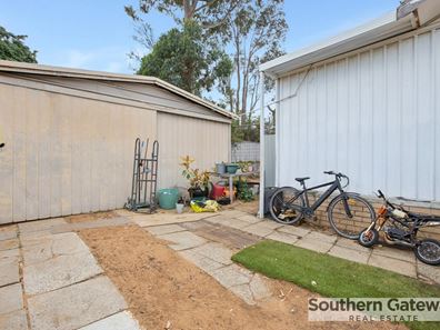 18 Woodley Way, Parmelia WA 6167