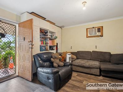 18 Woodley Way, Parmelia WA 6167