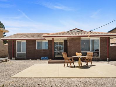 38 Warnbro Beach Rd, Safety Bay WA 6169