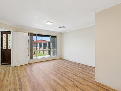 6 Waterway Pass, Bennett Springs WA 6063