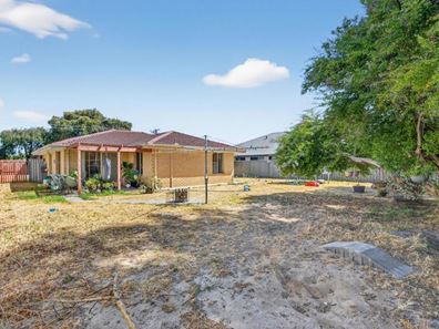 16 Conway Loop, Waikiki WA 6169