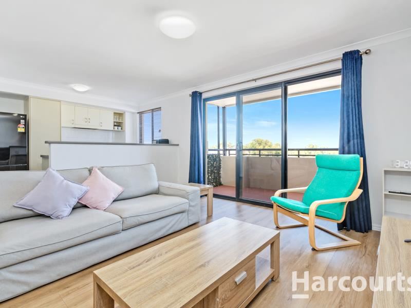 4/4 Wattlebird Loop, Joondalup