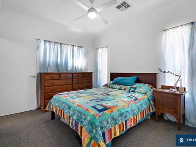 9 Banyoles Circuit, Champion Lakes WA 6111