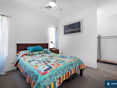 9 Banyoles Circuit, Champion Lakes WA 6111