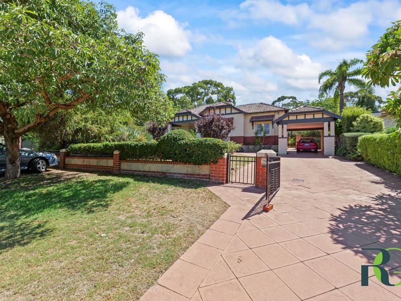 1/8 Birdwood Circus East, Bicton