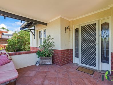 1/8 Birdwood Circus East, Bicton WA 6157