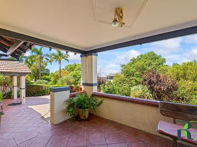 1/8 Birdwood Circus East, Bicton WA 6157