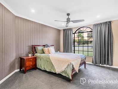 15 Monaltrie Loop, Carramar WA 6031