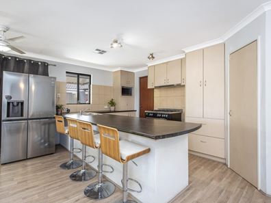 14 Nightingale Way, Warnbro WA 6169