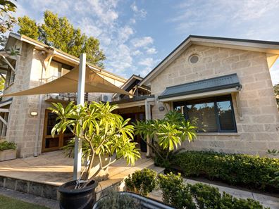 8 Beach Street, Bicton WA 6157