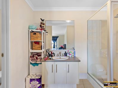 13 Monticello Parkway, Piara Waters WA 6112