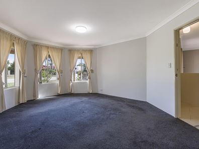 42 Newport Drive, Dudley Park WA 6210