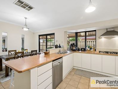 23 Avon Crescent, Atwell WA 6164