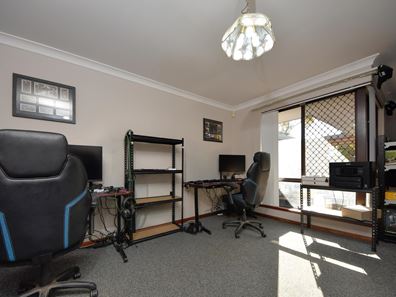 4 Neale Place, Cooloongup WA 6168