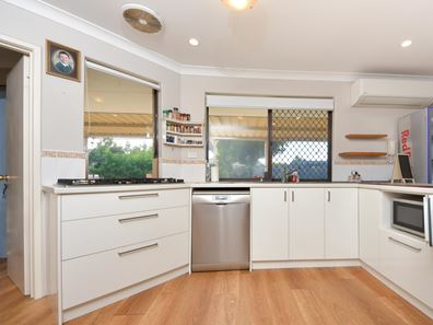 4 Neale Place, Cooloongup WA 6168