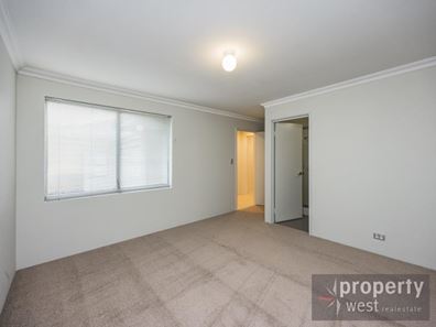 3/2 Redheart Road, Carramar WA 6031