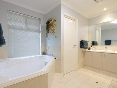 11 Warrior Boulevard, Pinjarra WA 6208
