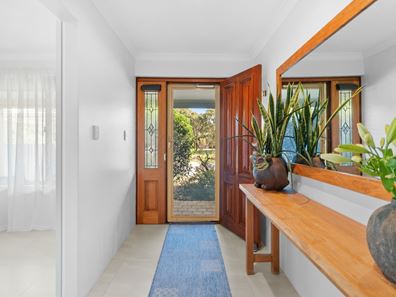 2 Skua Court, Halls Head WA 6210
