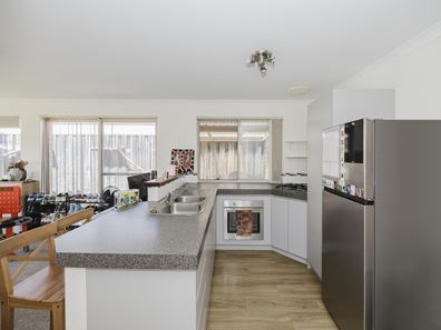 10 Longton Way, Ellenbrook WA 6069