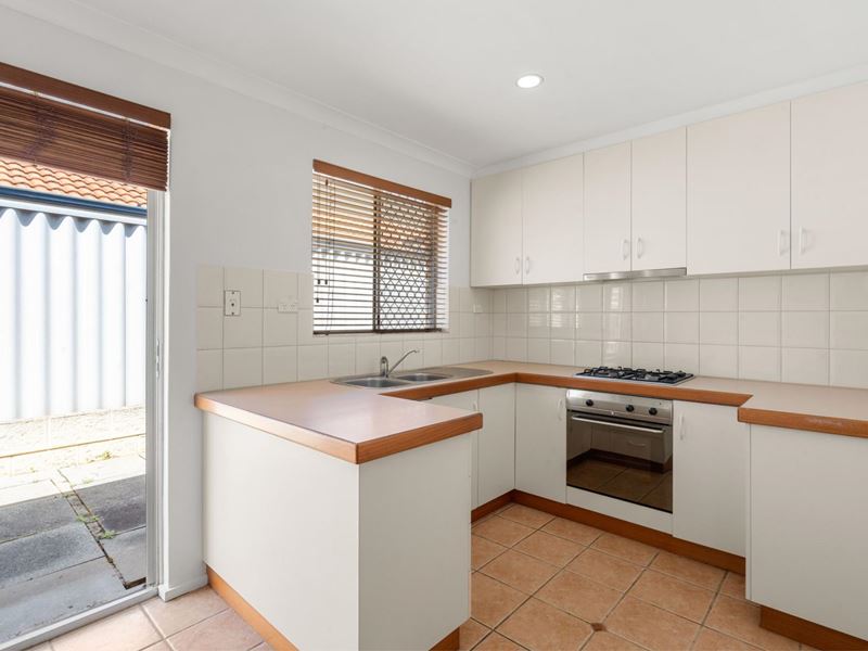 8/11 Point Walter Road, Bicton