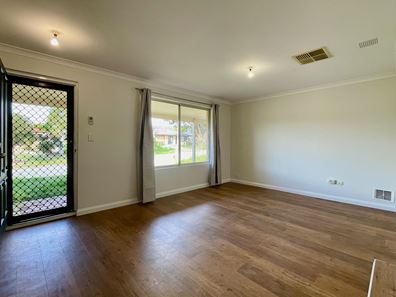 35 Ashworth Way, Brookdale WA 6112