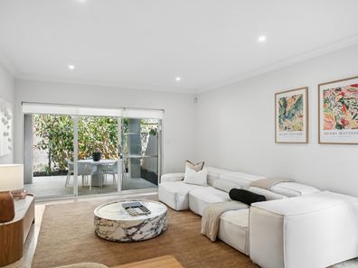 16 Langoulant Road, Swanbourne WA 6010