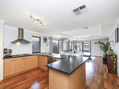 6 Vaspar Link, Aveley WA 6069
