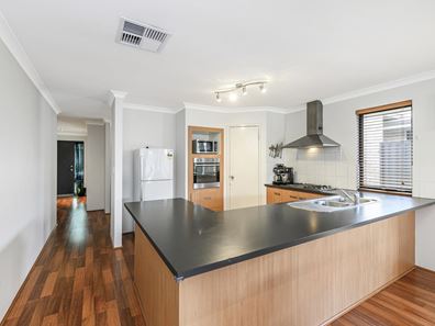 6 Vaspar Link, Aveley WA 6069