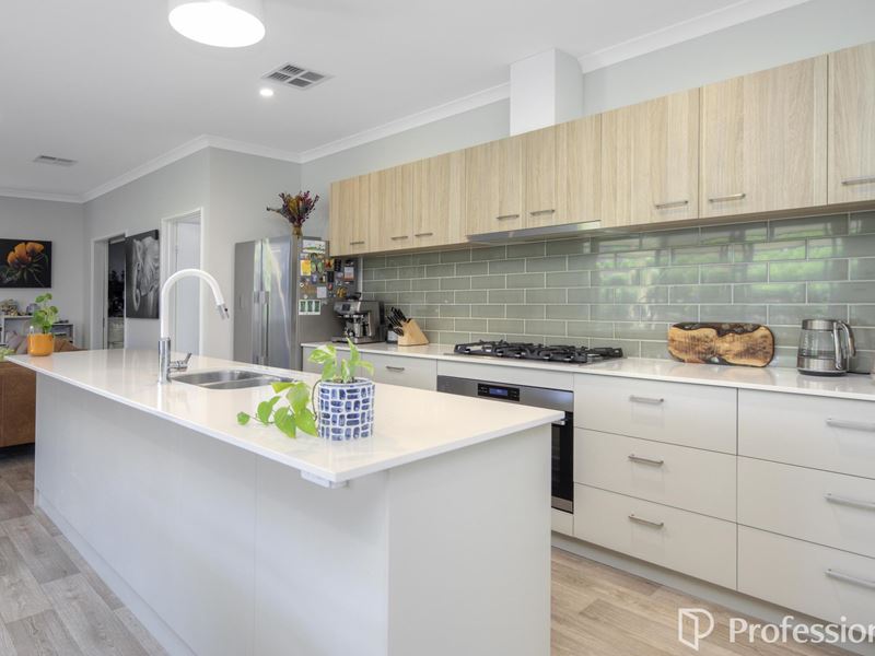 2 Winston Crescent, Viveash WA 6056