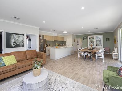2 Winston Crescent, Viveash WA 6056