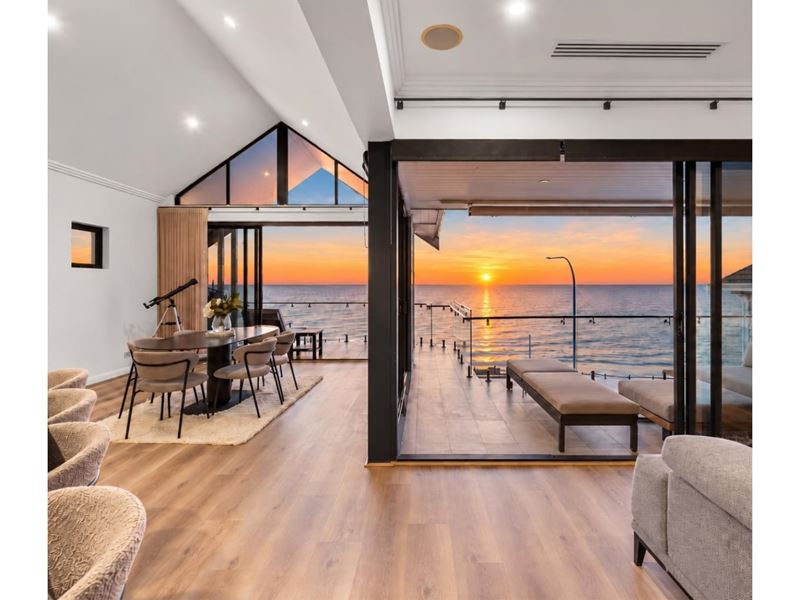 305 West Coast Drive, Trigg