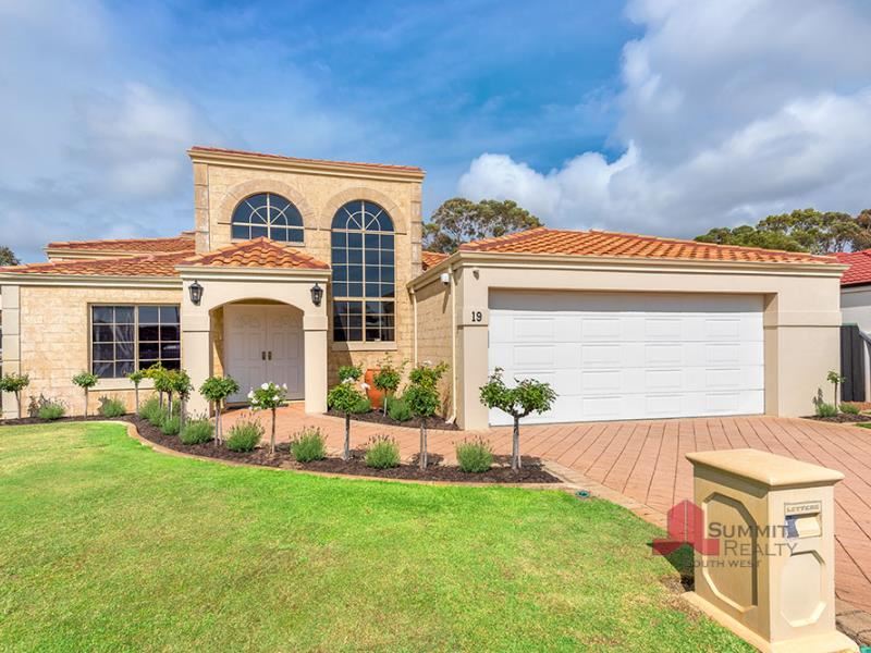 19 Turnberry Way, Pelican Point WA 6230