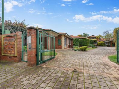 2/8 Hubert Road, Maylands WA 6051