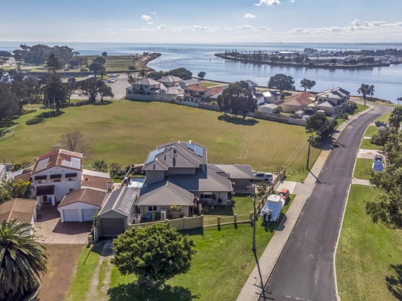 42 Leighton Road East, Halls Head WA 6210