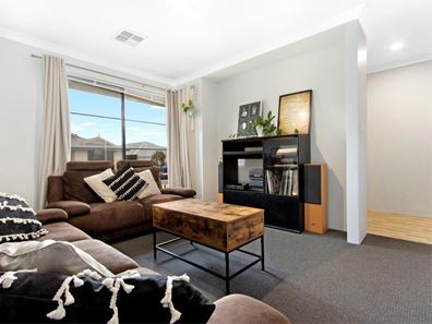 25 Moonee Street, Lakelands WA 6180