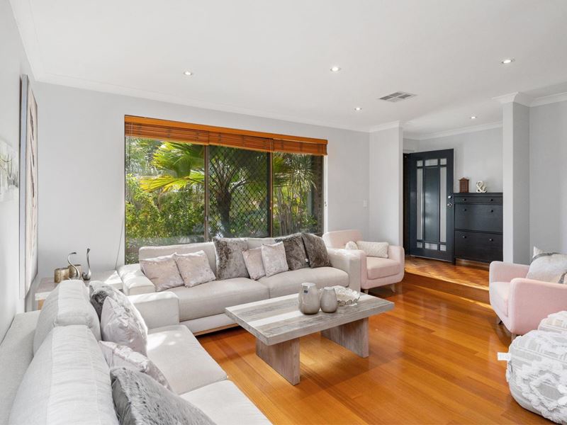 16 Scarp Terrace, Willetton