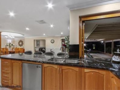 8 Hakea Plaza, Canning Vale WA 6155