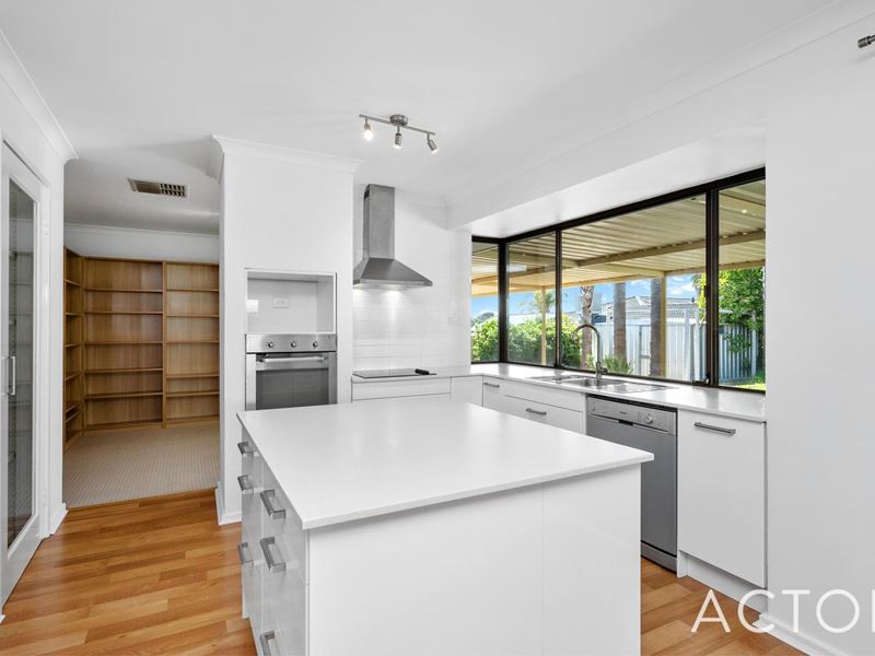 8 Buckingham Crescent, Kardinya