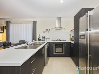 25 Fiord Way, Aveley WA 6069
